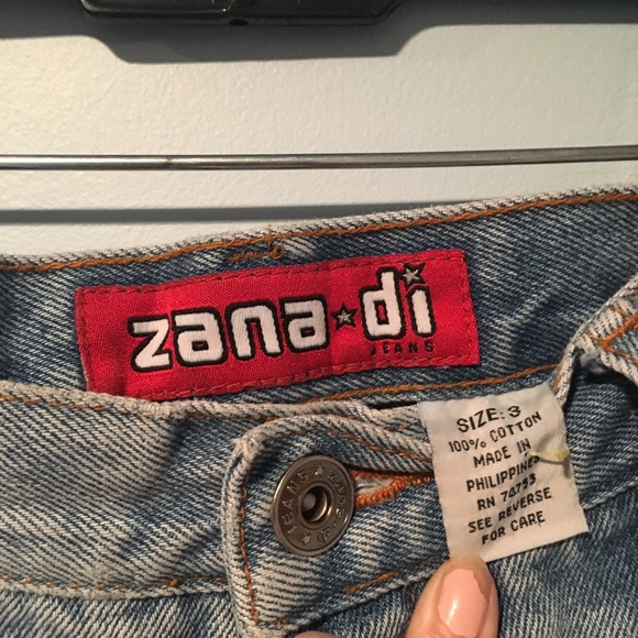 VINTAGE high waisted jean shorts - Picture 4 of 4